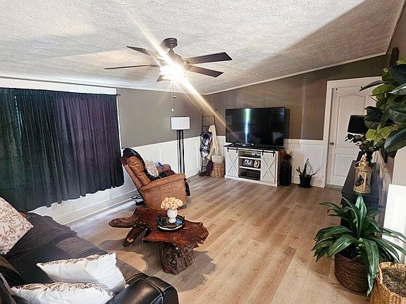 4th image of 442 Madison 8359