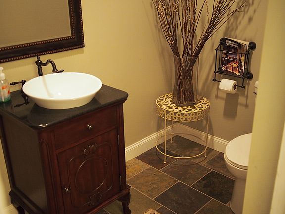 1st Floor 1/2 bathroom