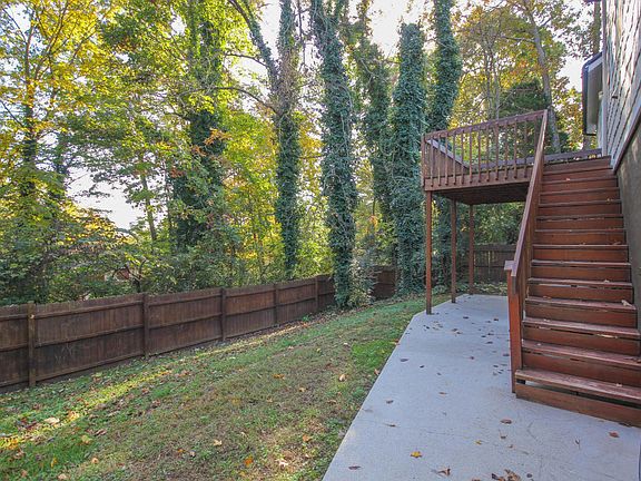 5th image of 1522 Blackwood Dr