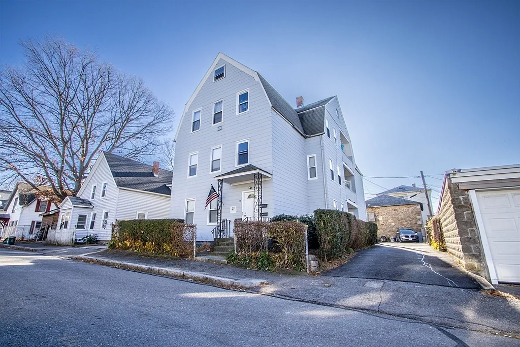 3 bed, 1.0 bath, 1478 sqft, $2,000 — Photo 1