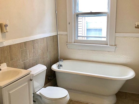 2nd image of 820 Elmwood Ave APT 4