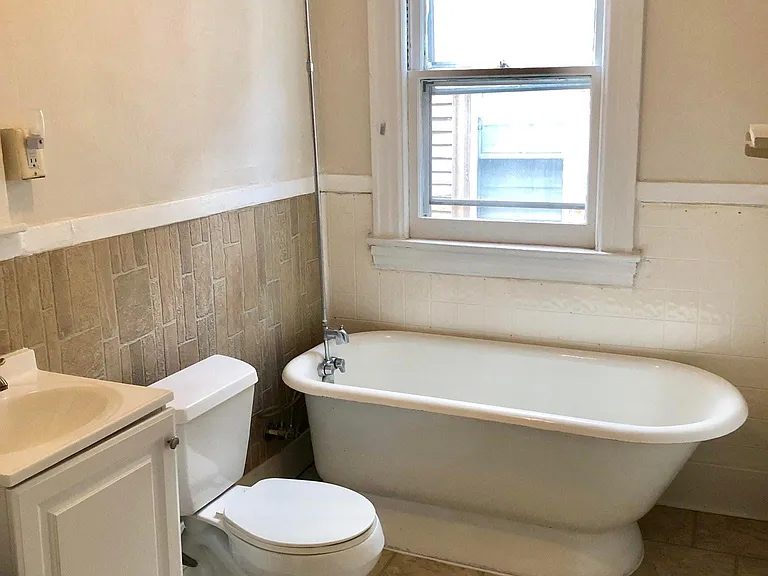 820 Elmwood Ave #4 — Photo 2