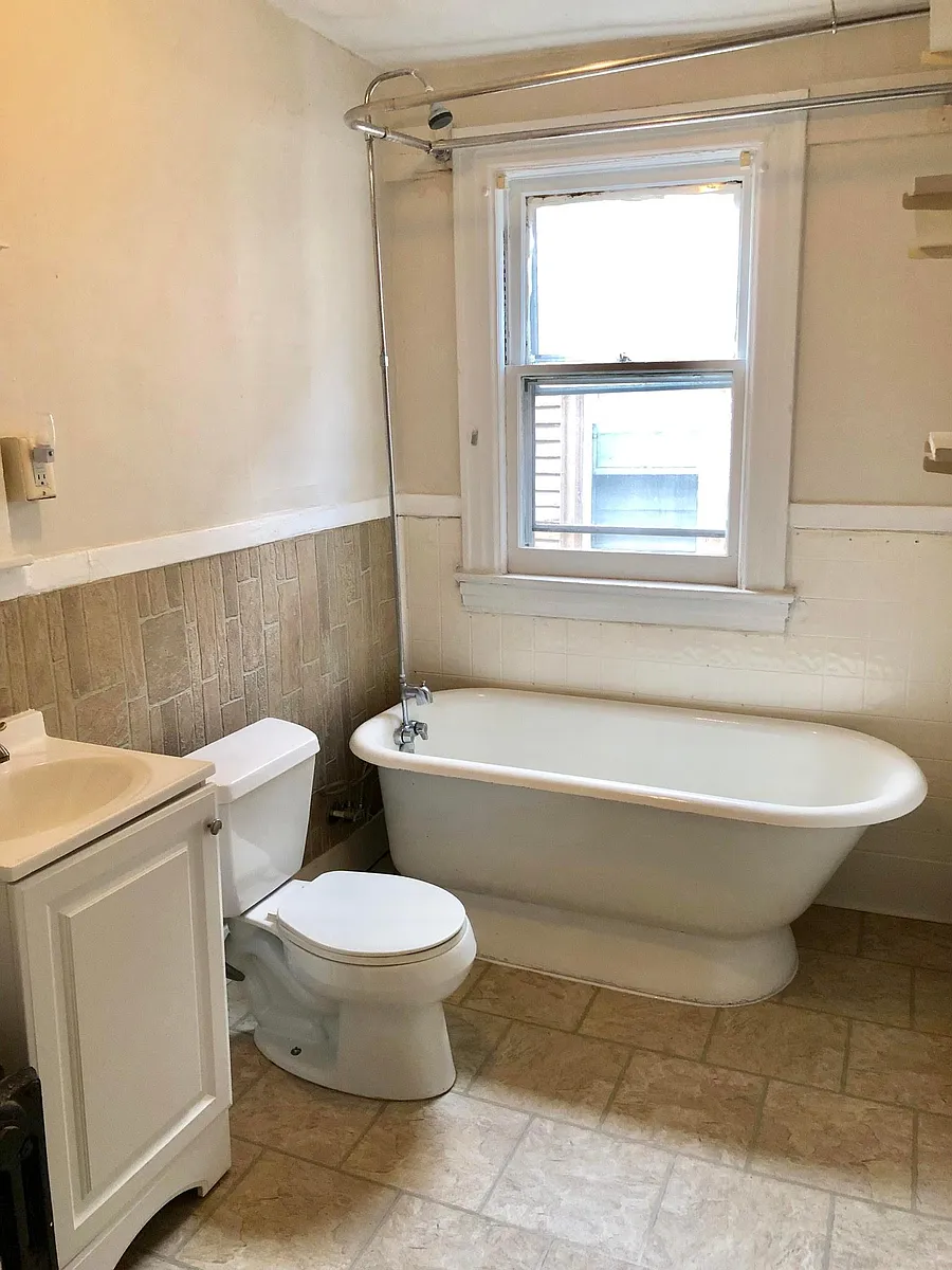 Building Photo - 820 Elmwood Ave #4