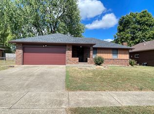 851 W Lois St, Springfield, MO 65807