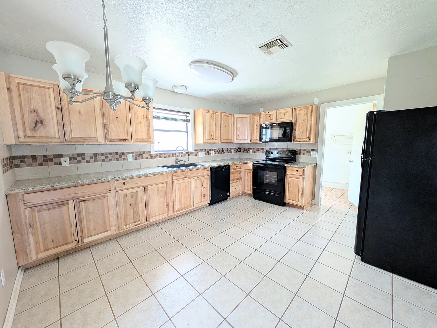 2 bed, 1132 sqft, $1,350 — Photo 2