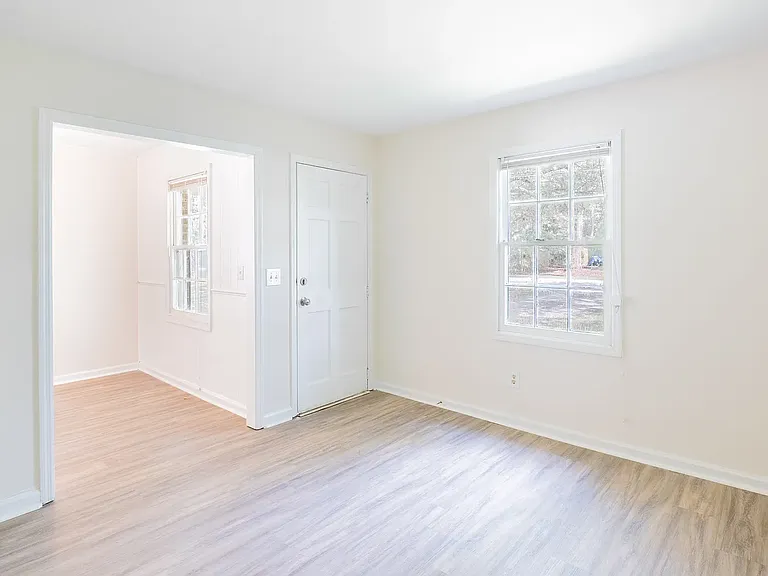 1671 Hunley Ave #B — Photo 4