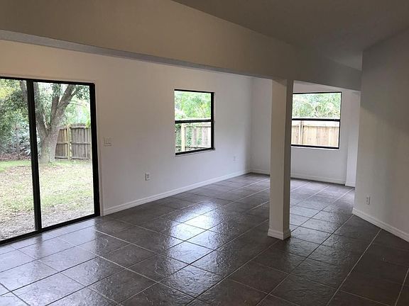 4th image of 1040 San Matio St SE