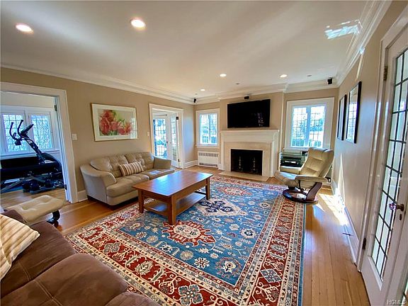 4th image of 102 Edgewood Ave