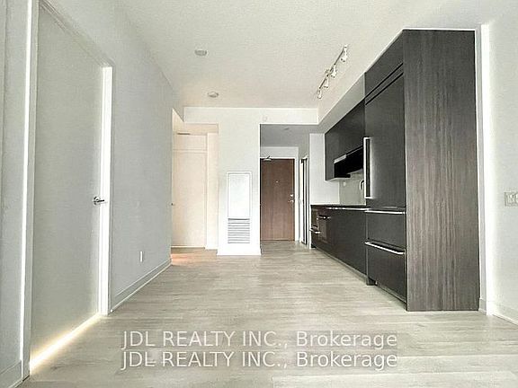 4th image of 90 Queens Wharf Rd #310