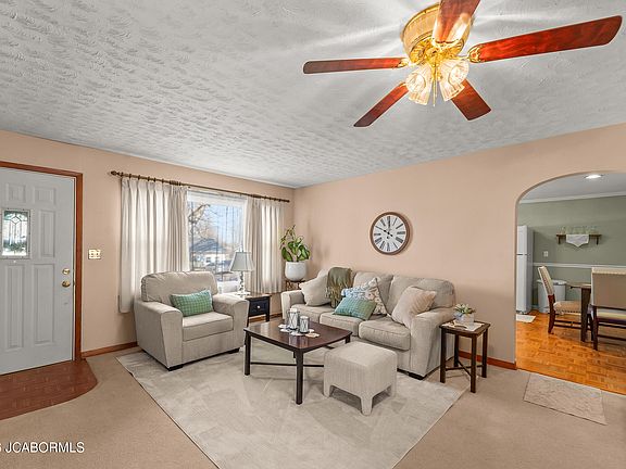 2nd image of 502 N Vernon Dr