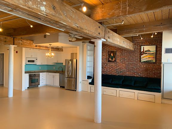 2nd image of 172 Middle St APT 407