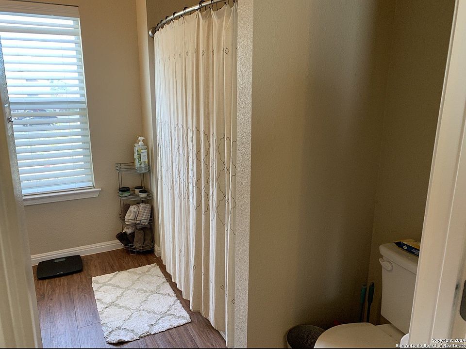 1st image of 585 Advantage Dr