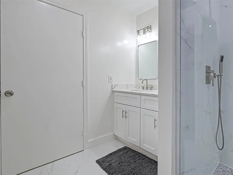 5522 Caversham Dr — Photo 9