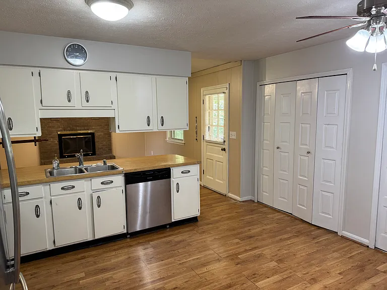 6526 Manassas Dr — Photo 5