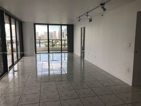 4th image of 555 NE 15th St APT 25A