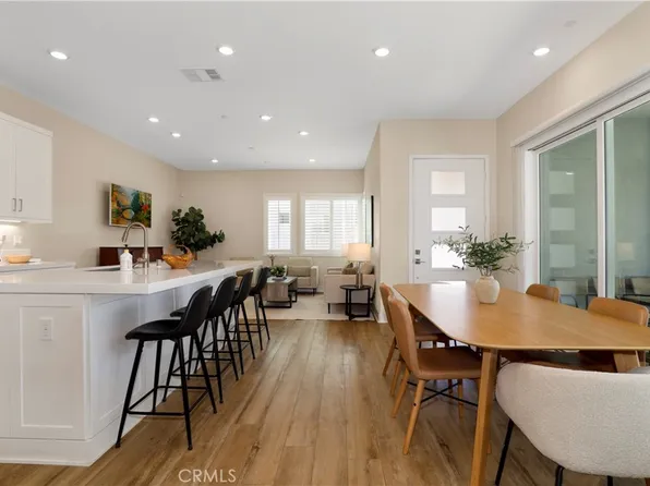 27512 Golden Currant Pl, Valencia, CA 91381