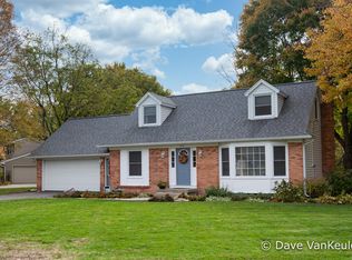 3242 Brookhollow Dr NE, Rockford, MI 49341