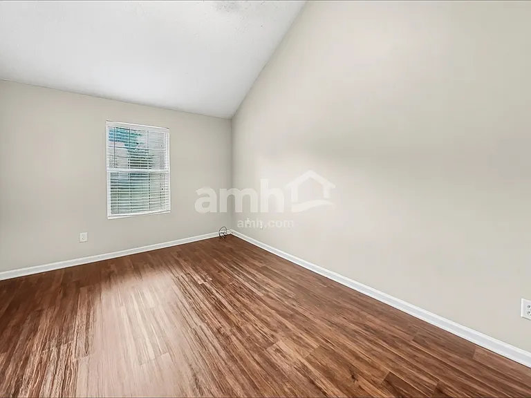1509 Locomotive Dr NE — Photo 8