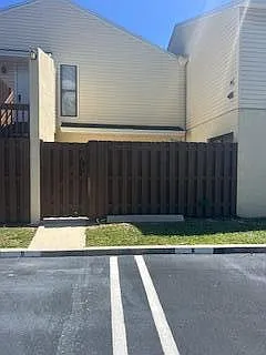 1 bed, 1.0 bath, 627 sqft, $1,550 — Photo 2