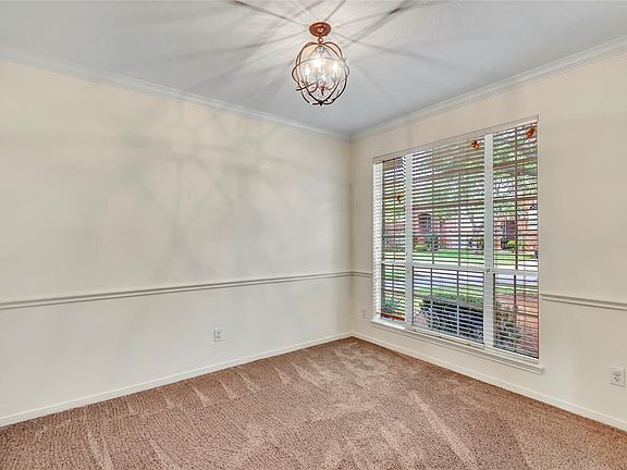3rd image of 15627 Edgemere Ct