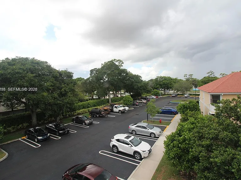 5641 Riverside Dr #303B1 — Photo 12