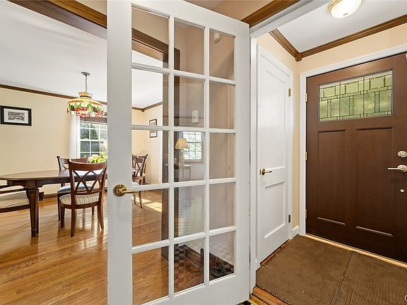 5th image of 702 Walnut St