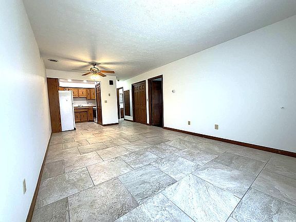 4th image of 822 Woodlawn Ave APT D