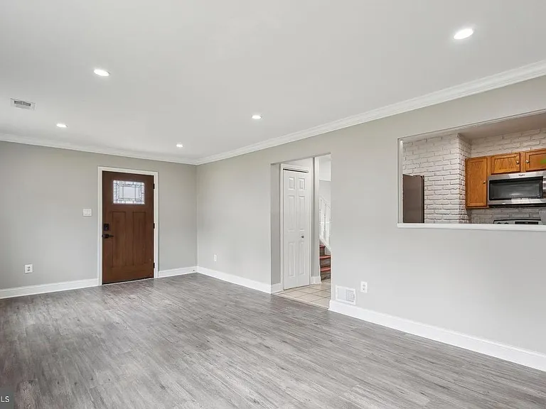 9490 Mooregate Ct — Photo 2