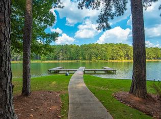 2441 Parrotts Pointe Rd, Greensboro, GA 30642