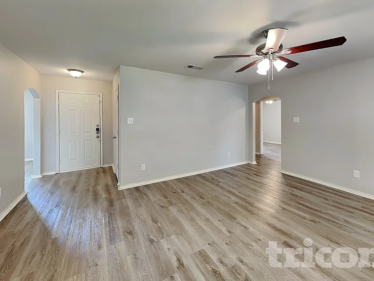 1110 Wayne Ave — Photo 2