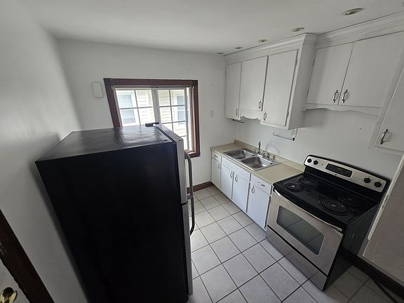 5th image of 311 Crestwood Ave #2