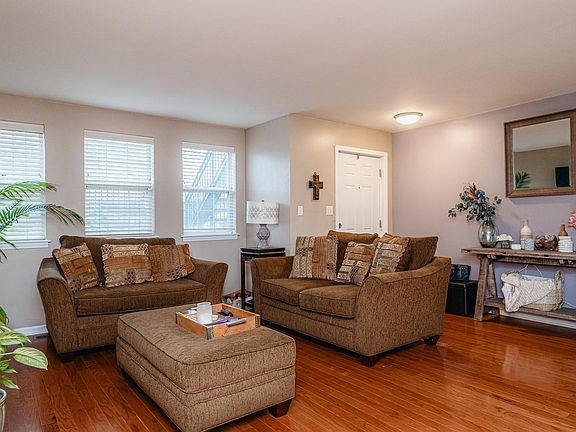 2nd image of 1447 N Larrabee St #A