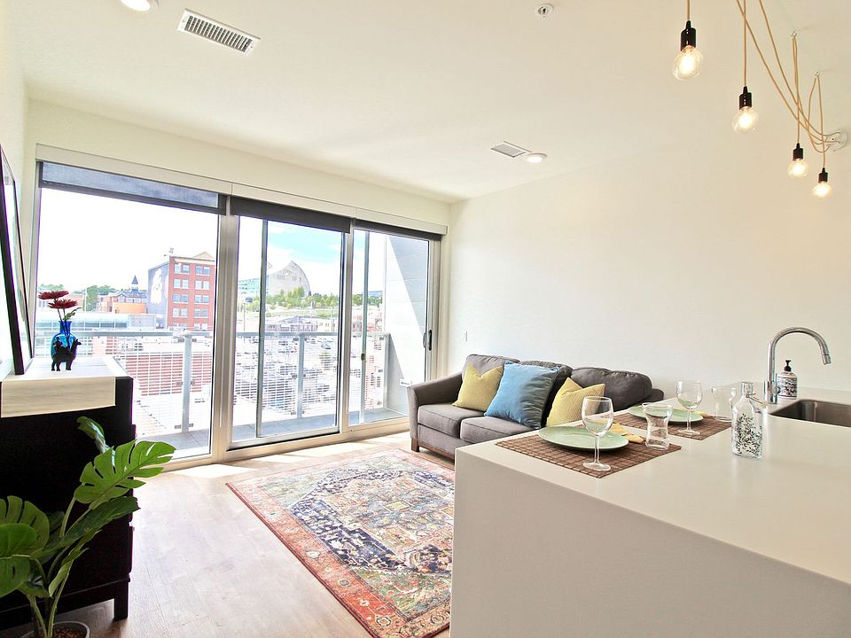 2nd image of 1721 Walnut St #402