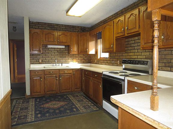 2nd image of 411 Grand Blvd