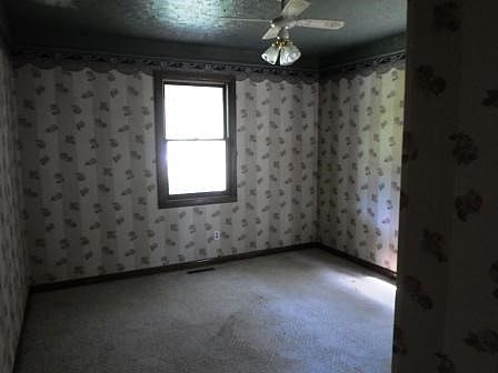 3rd image of 181 Squire Ln
