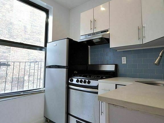 4th image of 424 Amsterdam Ave APT 4N