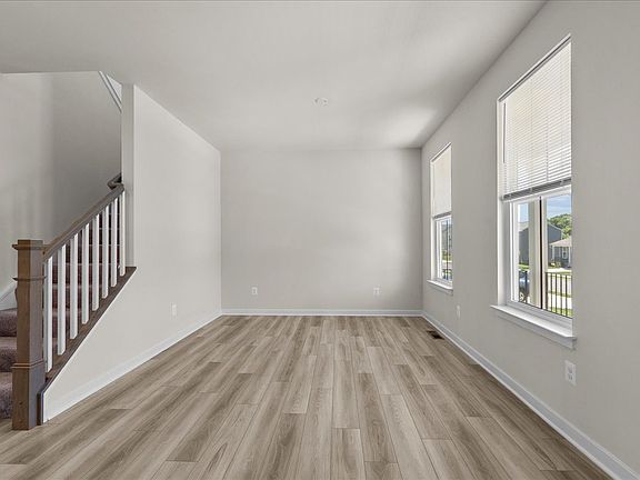 4th image of 128 Thornton Way