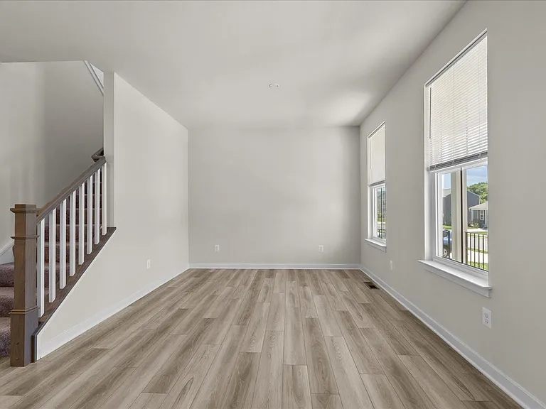 128 Thornton Way — Photo 4