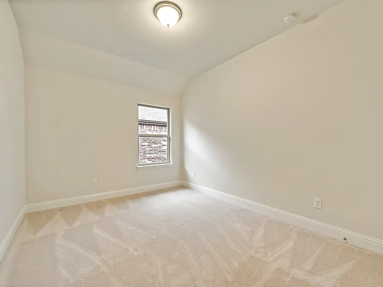 816 Bird Creek Dr — Photo 13