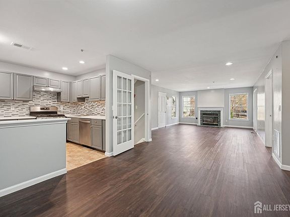 3rd image of 54 Chariot Ct #54