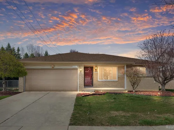 8625 Brougham Dr, Sterling Heights, MI 48312