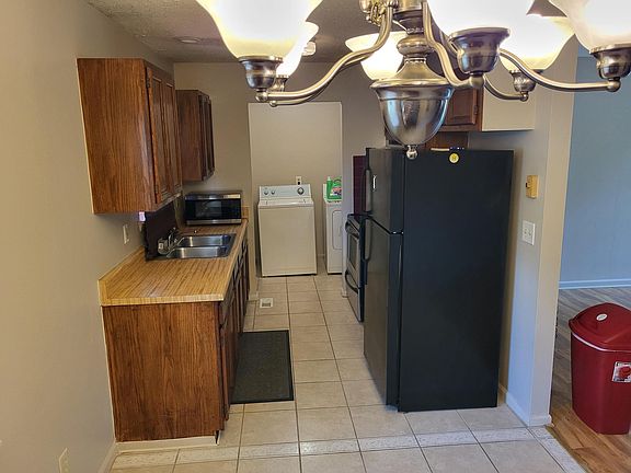 Kitchen / laundry room.