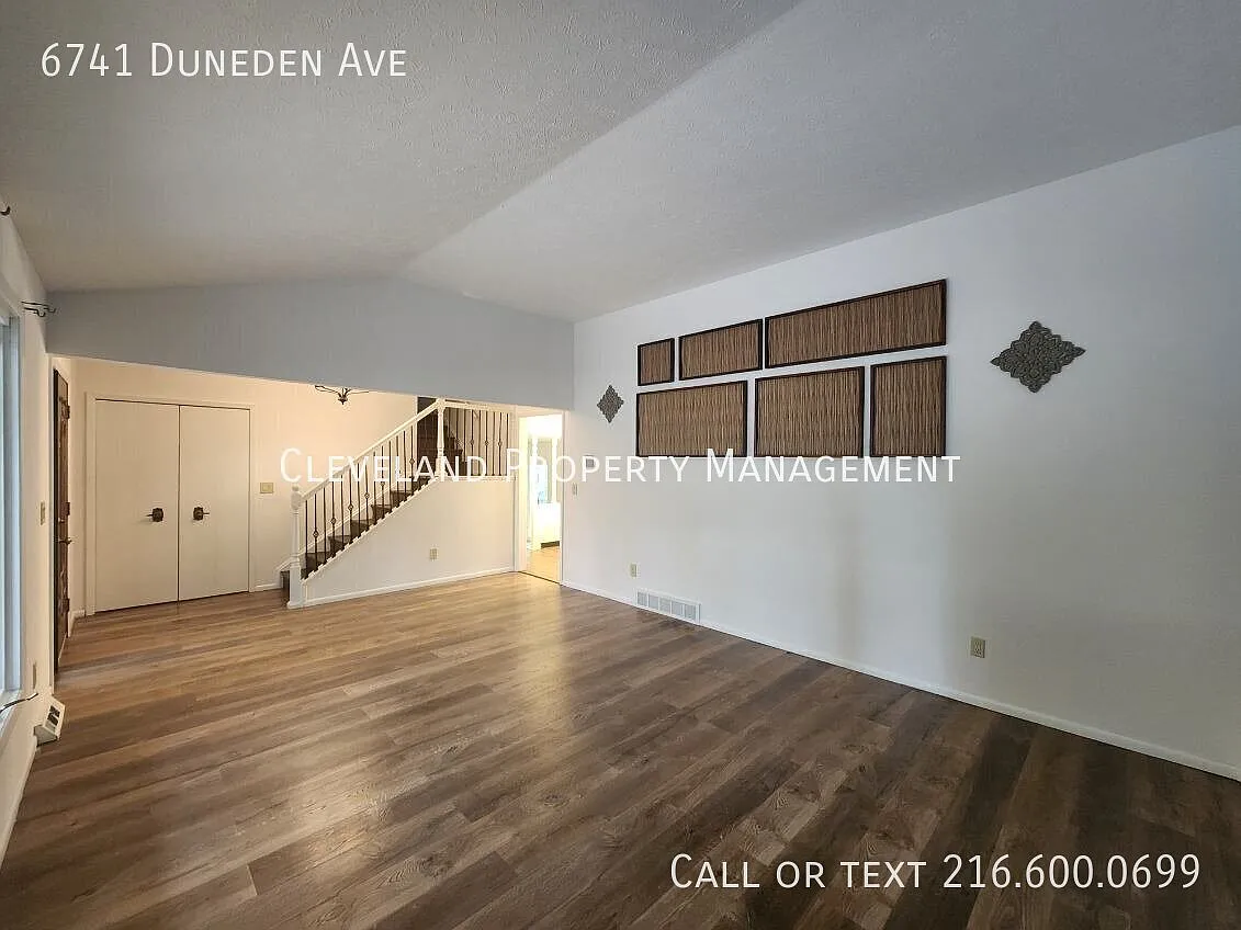 Updated 4 bedroom home in the heart of Solon — Photo 4