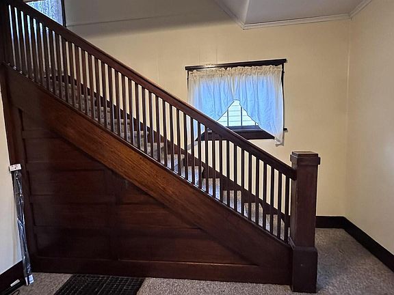 5th image of 527 E 4th St