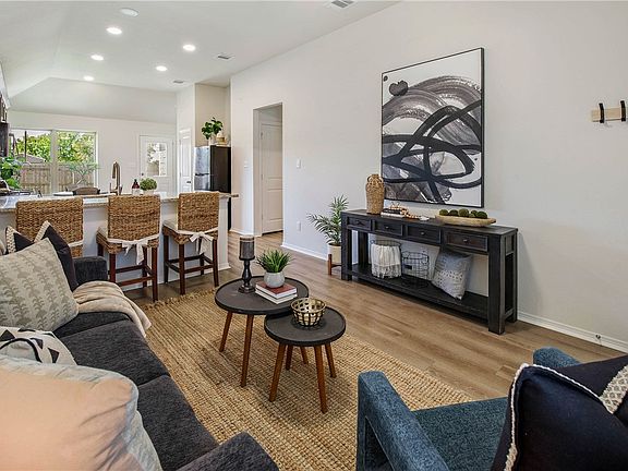4th image of 1115 Highgarden Dr