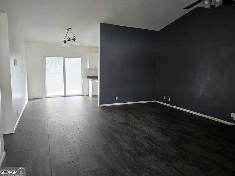 1001 Regal Rd — Photo 7