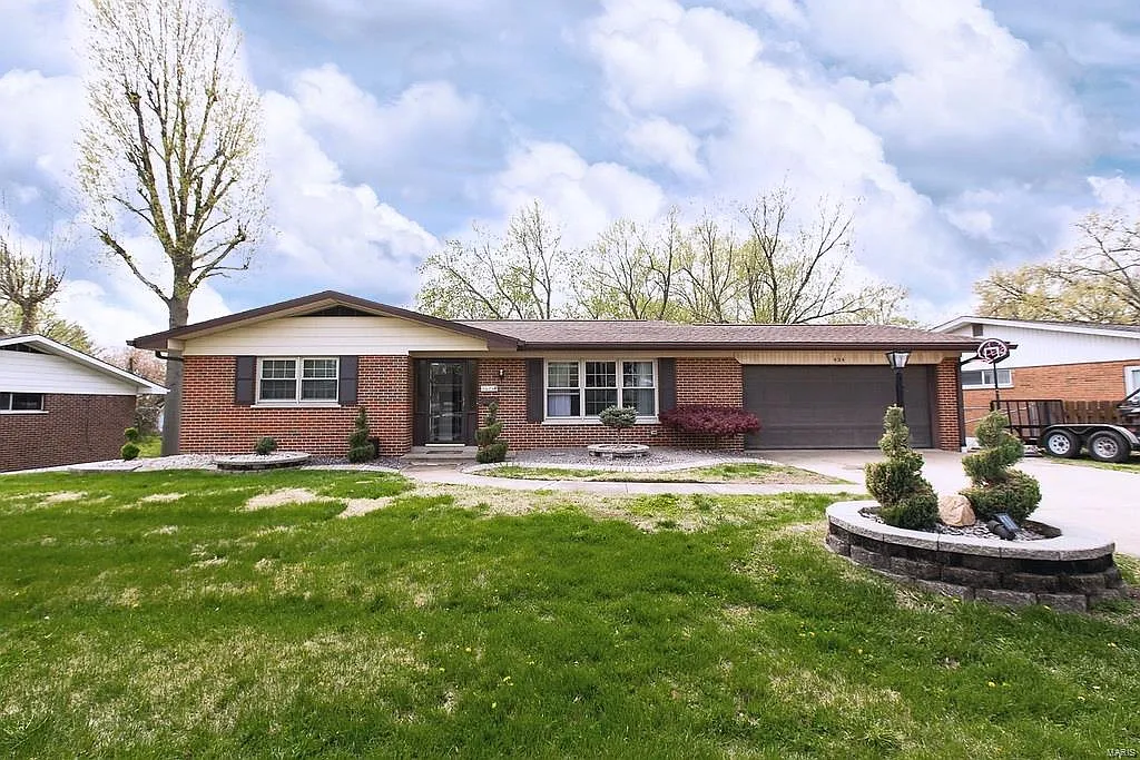 424 Sheraton Dr photo 1