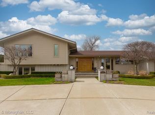 757 Shelden Rd, Grosse Pointe Shores, MI 48236