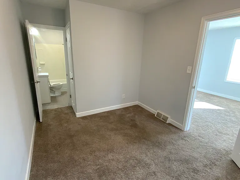 324 S Nye Ave — Photo 6