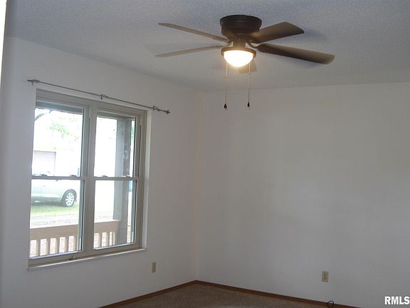 3rd image of 804 Farris St